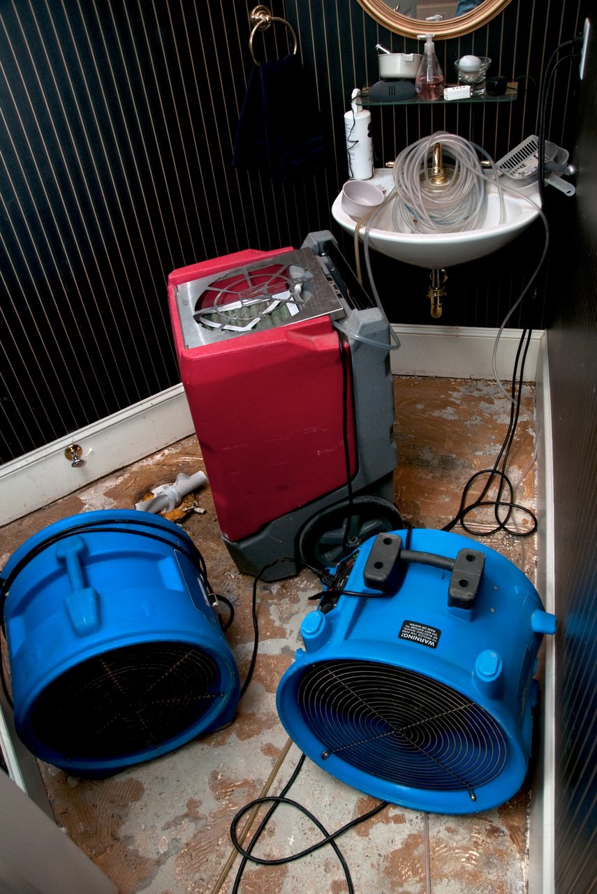 Sewage flood home restoration: Residential Bathroom